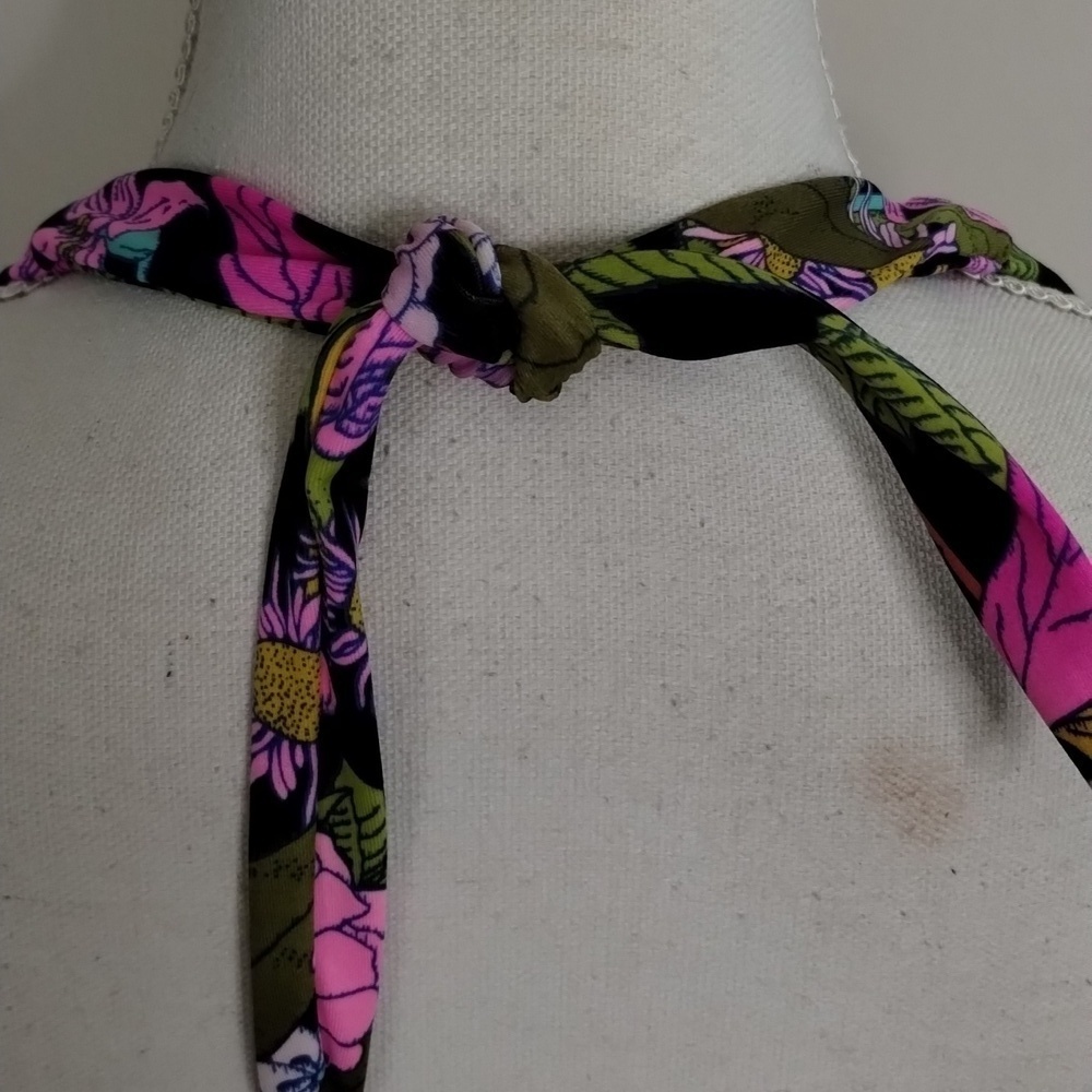 Victoria Secret 34DD floral bikini top fasten back and neck tie back - Picture 5 of 8